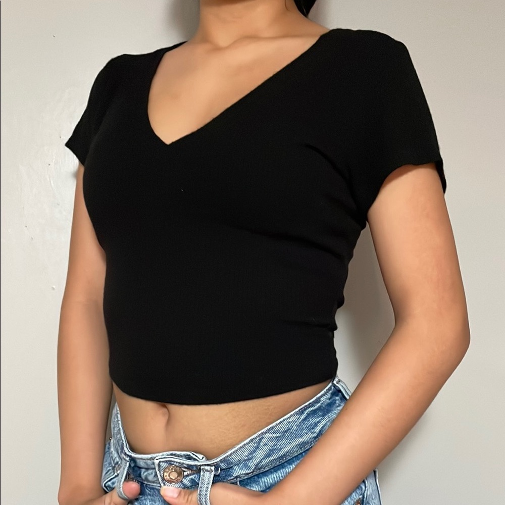 Bozzolo Black Ribbed Fitted Cap Sleeve Crop Top